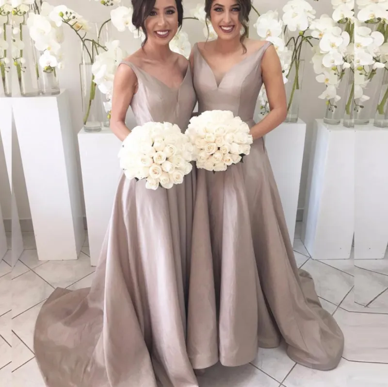 Bridesmaid Dress with Halter V-neck Draped Back Alignment